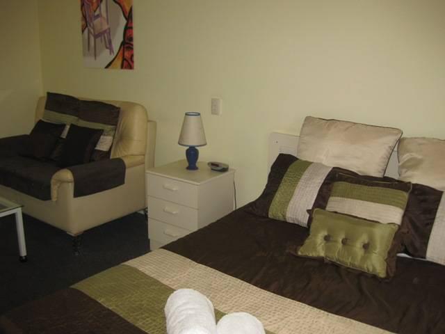 Twin Pines Motel