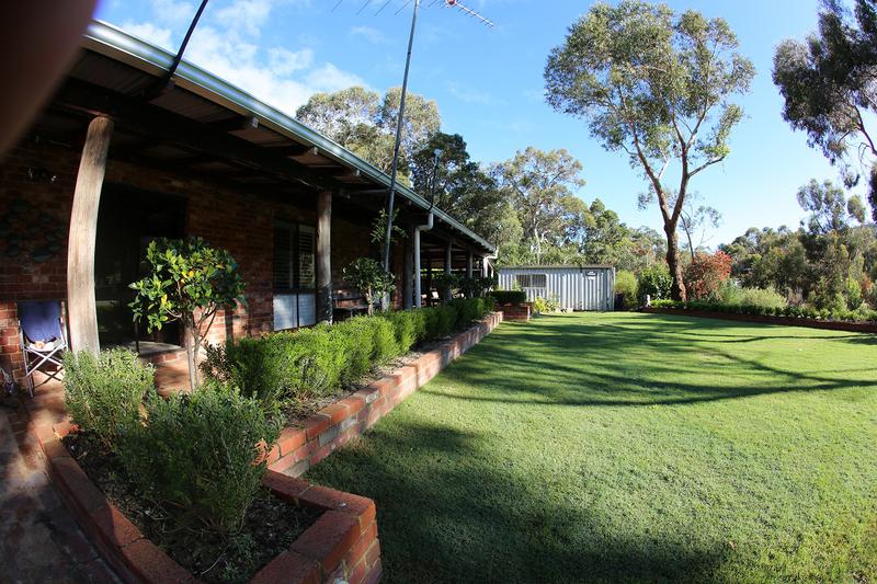Wychwoods Lawn Mowing & Garden Care