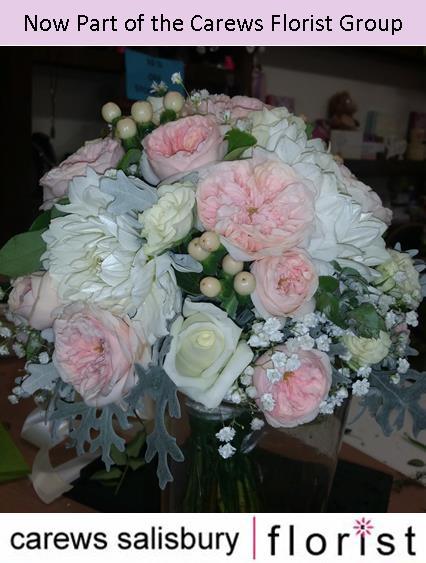 Flowers by Marisa logo