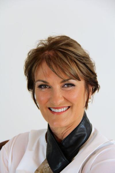 Dr Louise Mahler