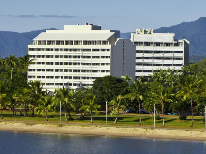 Holiday Inn Cairns Harbourside