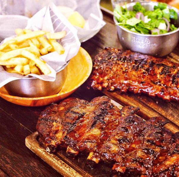 Ribs & Burgers: Charlestown