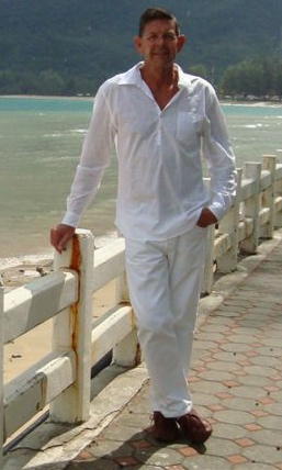 Male Masseur: Warren