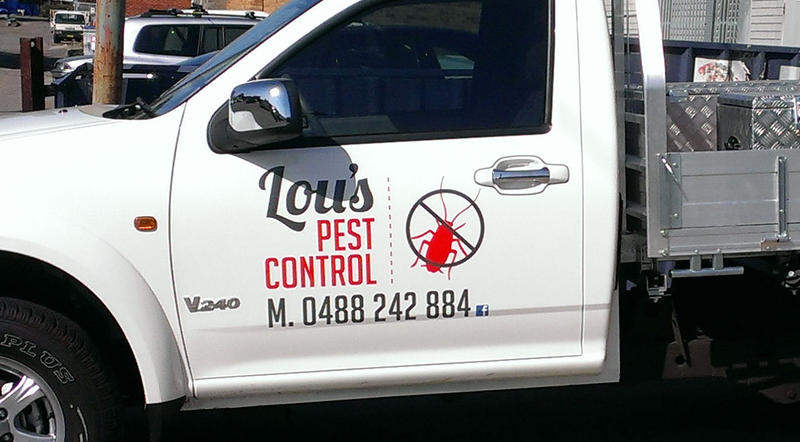 Lou's Pest Control logo