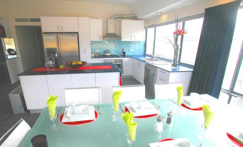 Cloud9 Houseboat