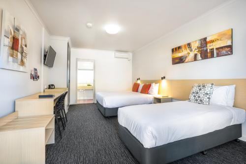 Nightcap at Ferntree Gully Hotel Motel
