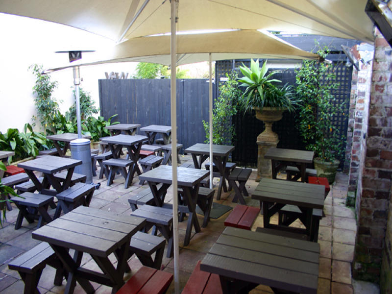 Sloanes Cafe