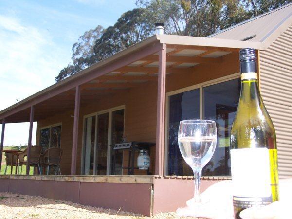 Tostaree Cottages & Tavern