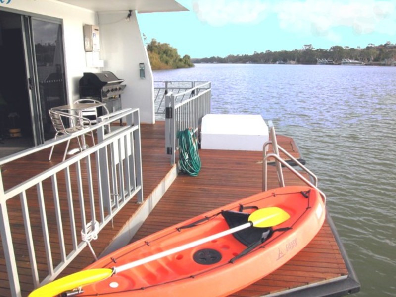 Cloud9 Houseboat