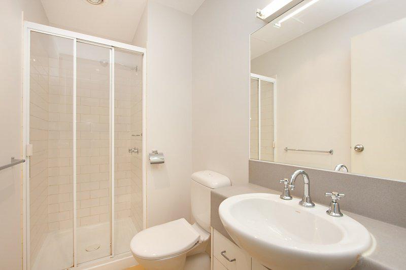 570 Swanston Street: Lincoln Park Apartments