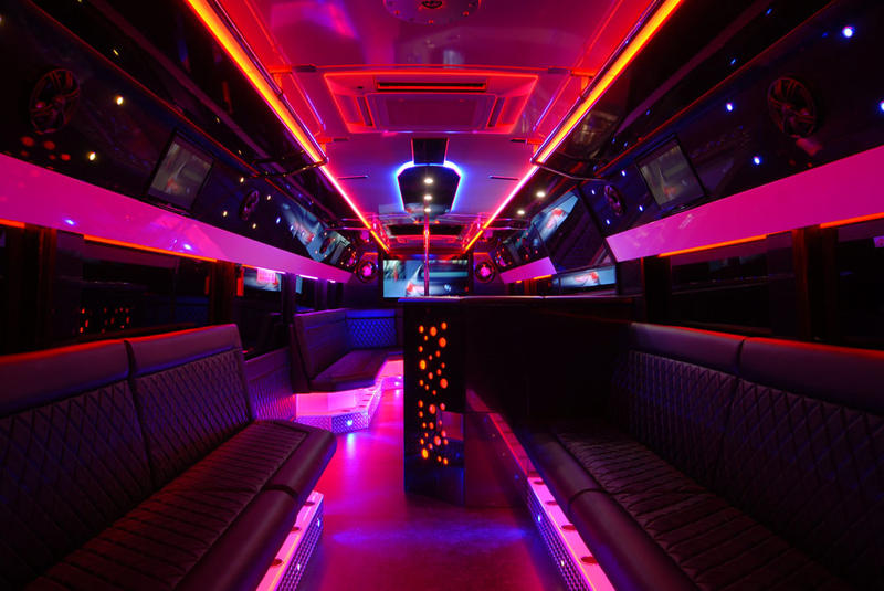 De Luxe Limo Bus