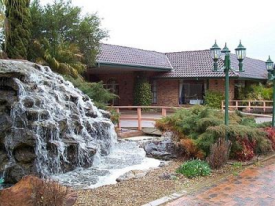 Cascades Motor Inn