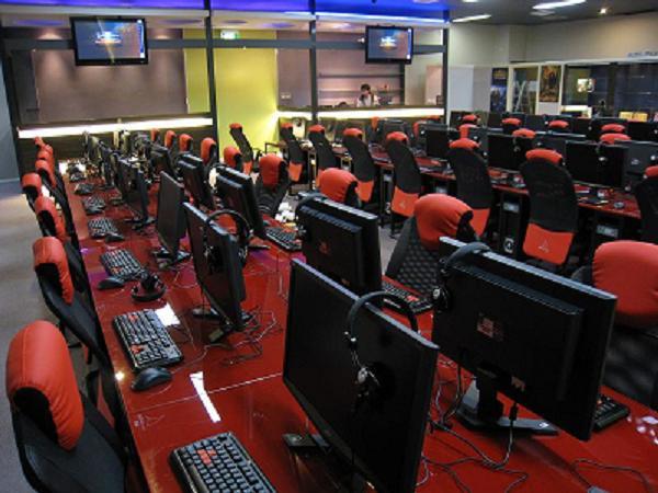 U10 Internet Cafe