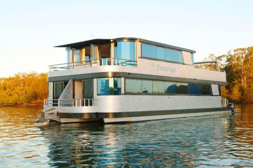 Coomera Houseboat Holidays