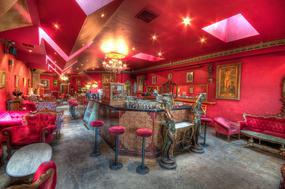 Polly Cocktail Lounge