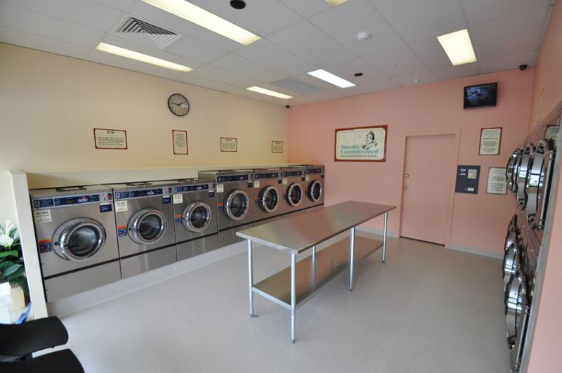 Smalls Laundromat: Upper Coomera
