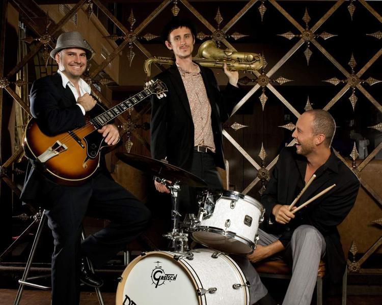 Radio Club Band