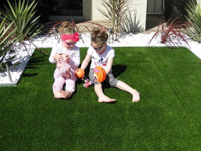 All About Synthetic Turf: Lakelands