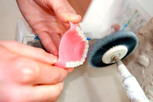 Hutchinson Denture Clinic